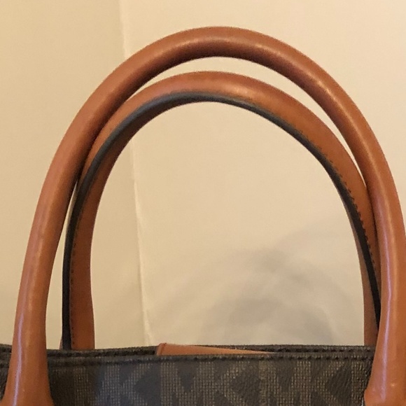 Micheal Kors Hamilton Signature Brown Handbag - Picture 7 of 10